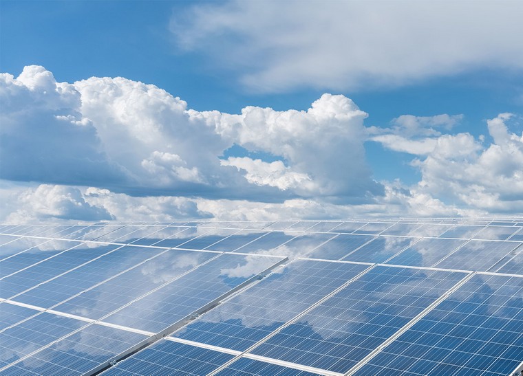 在光伏發(fā)電系統(tǒng)的電氣作業(yè)中,應注意哪些要點 在光伏發(fā)電系統(tǒng)的電氣作業(yè)中,應注意哪些要點